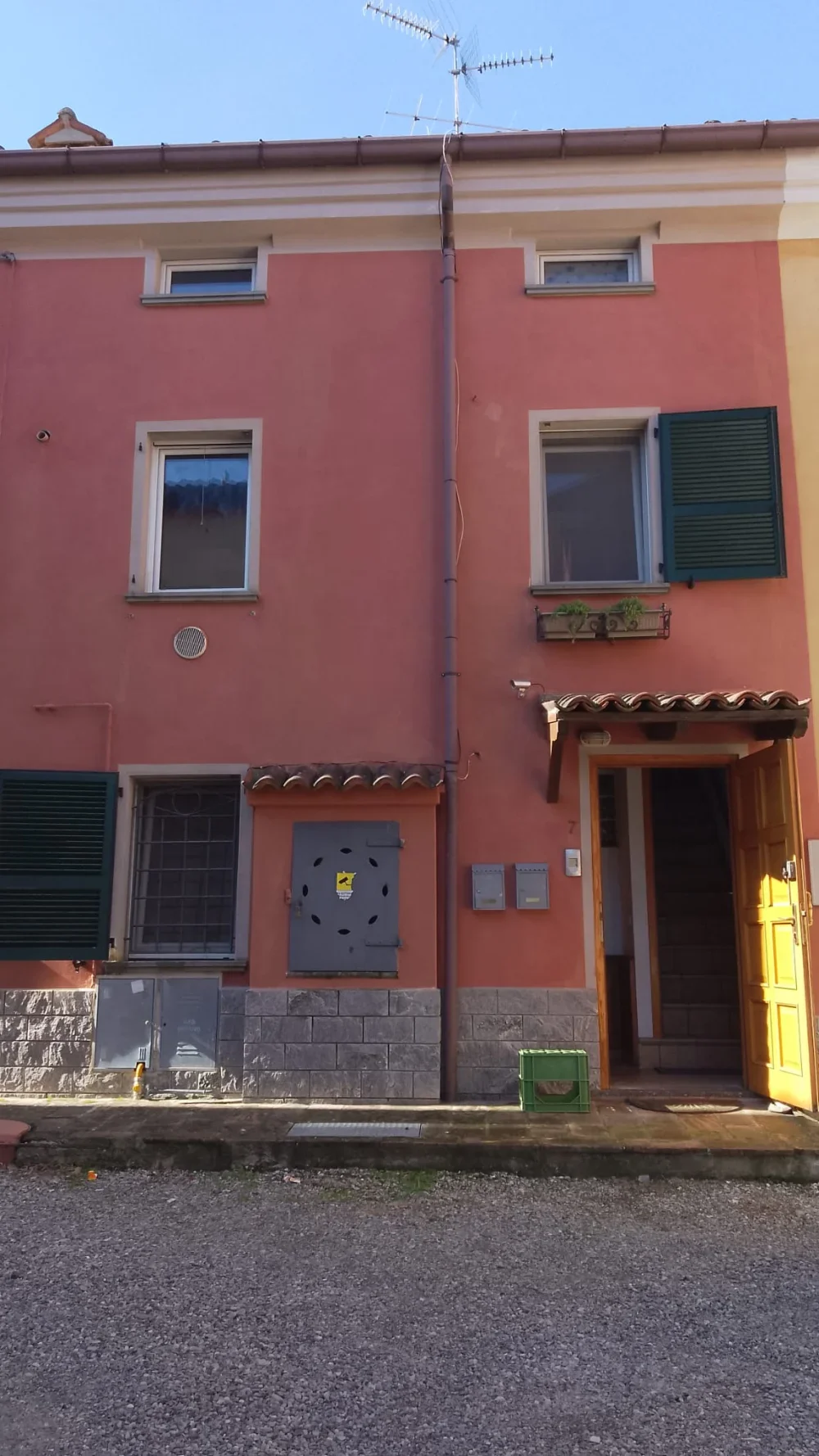 Vicobarone: Ampio Appartamento su due livelli, Ristrutturato
