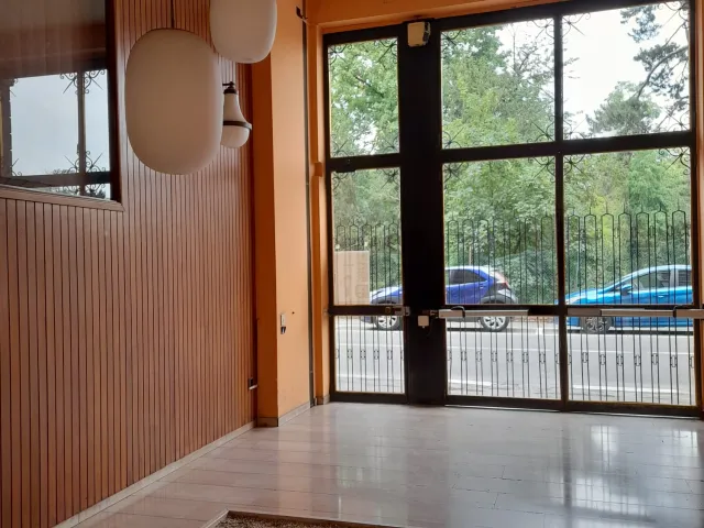 Luminoso appartamento al piano alto con balconi e cantina