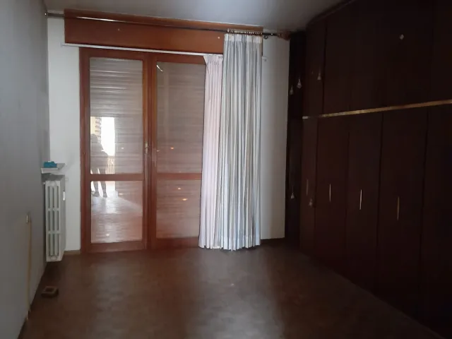 Luminoso appartamento al piano alto con balconi e cantina