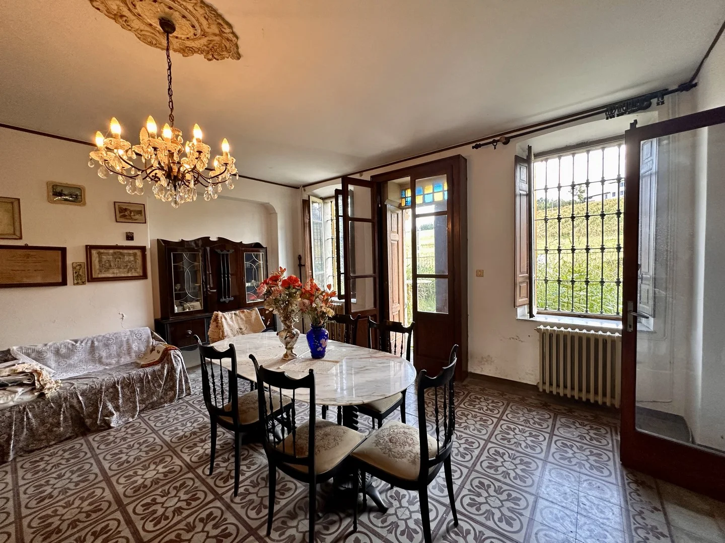 Casa indipendente con terrazza panoramica, deposito e terreno nelle colline della Val Tidone