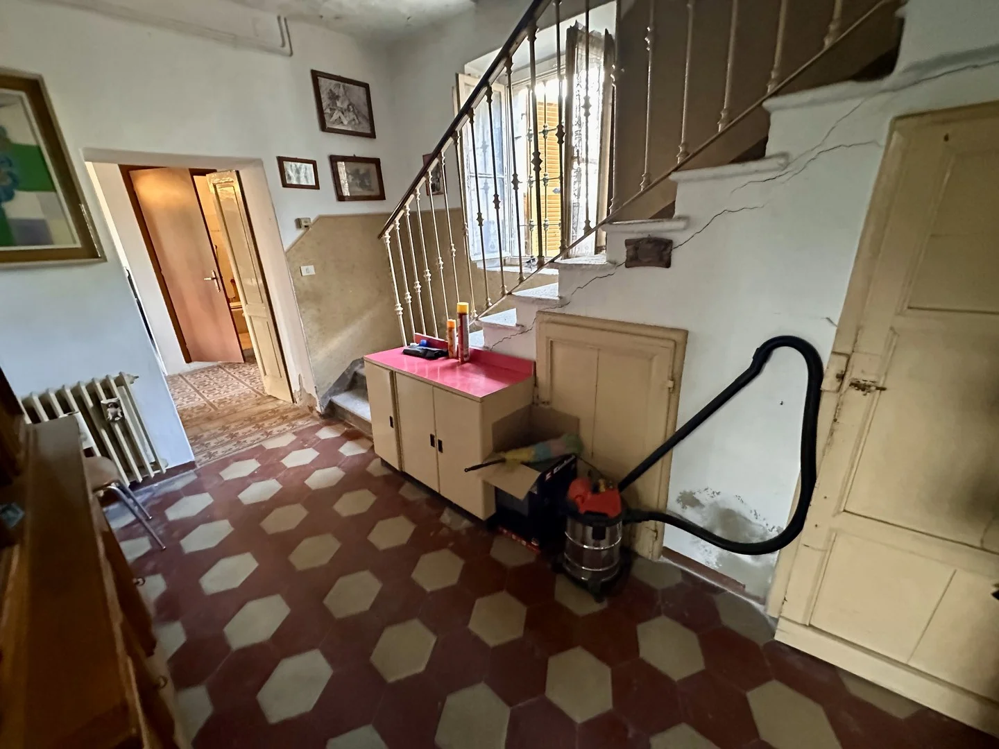 Casa indipendente con terrazza panoramica, deposito e terreno nelle colline della Val Tidone
