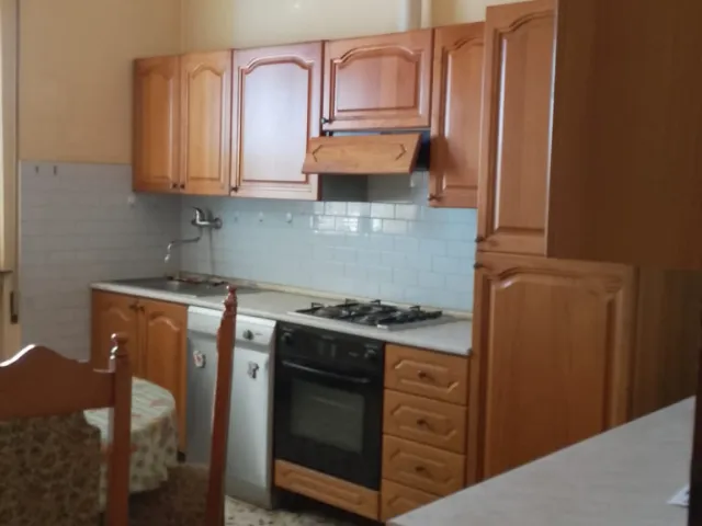 Ampio appartamento al piano terra con box e cantina – La Verza