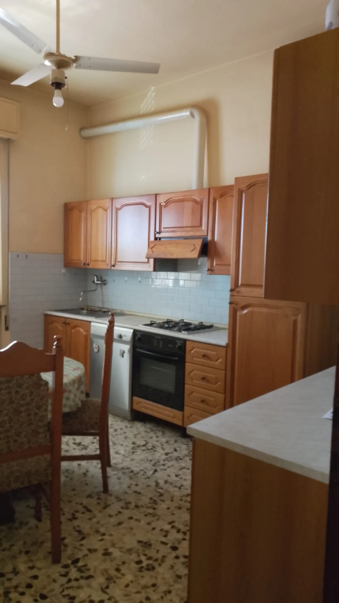 Ampio appartamento al piano terra con box e cantina – La Verza