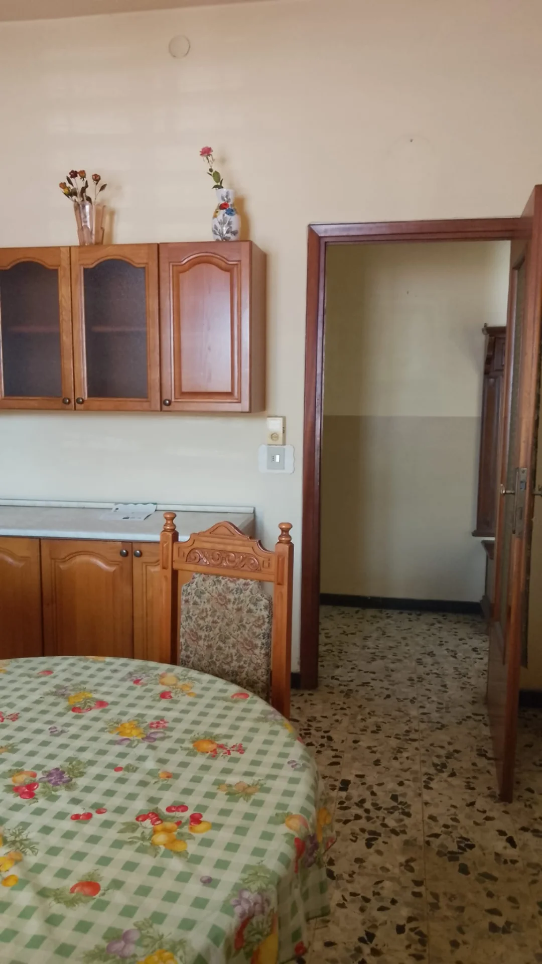 Ampio appartamento al piano terra con box e cantina – La Verza