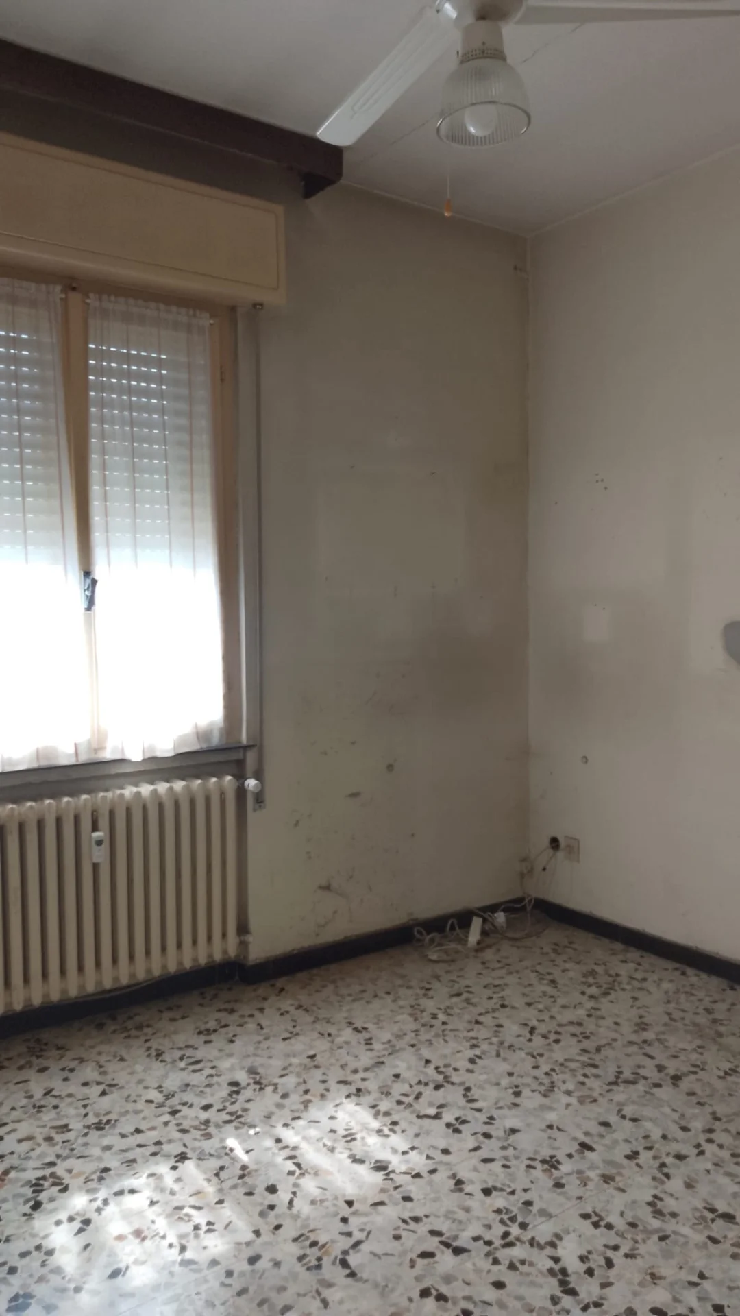 Ampio appartamento al piano terra con box e cantina – La Verza