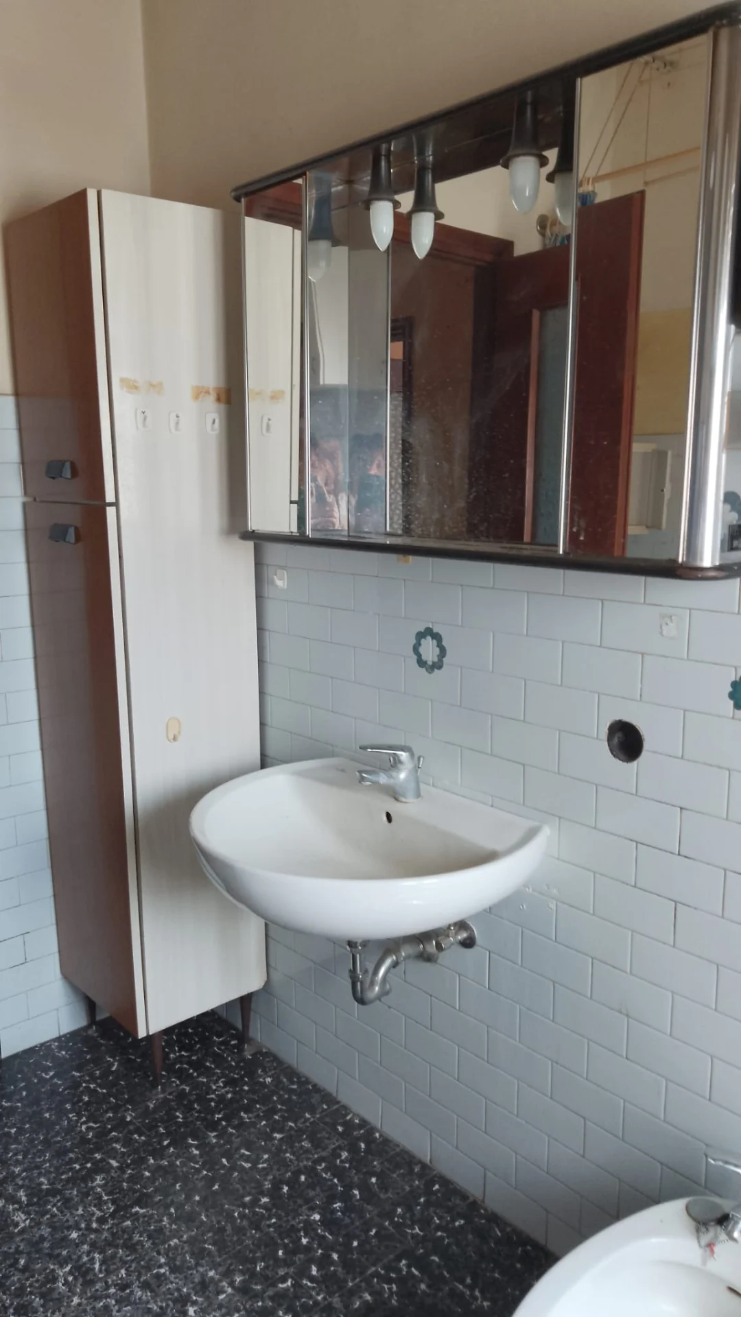 Ampio appartamento al piano terra con box e cantina – La Verza