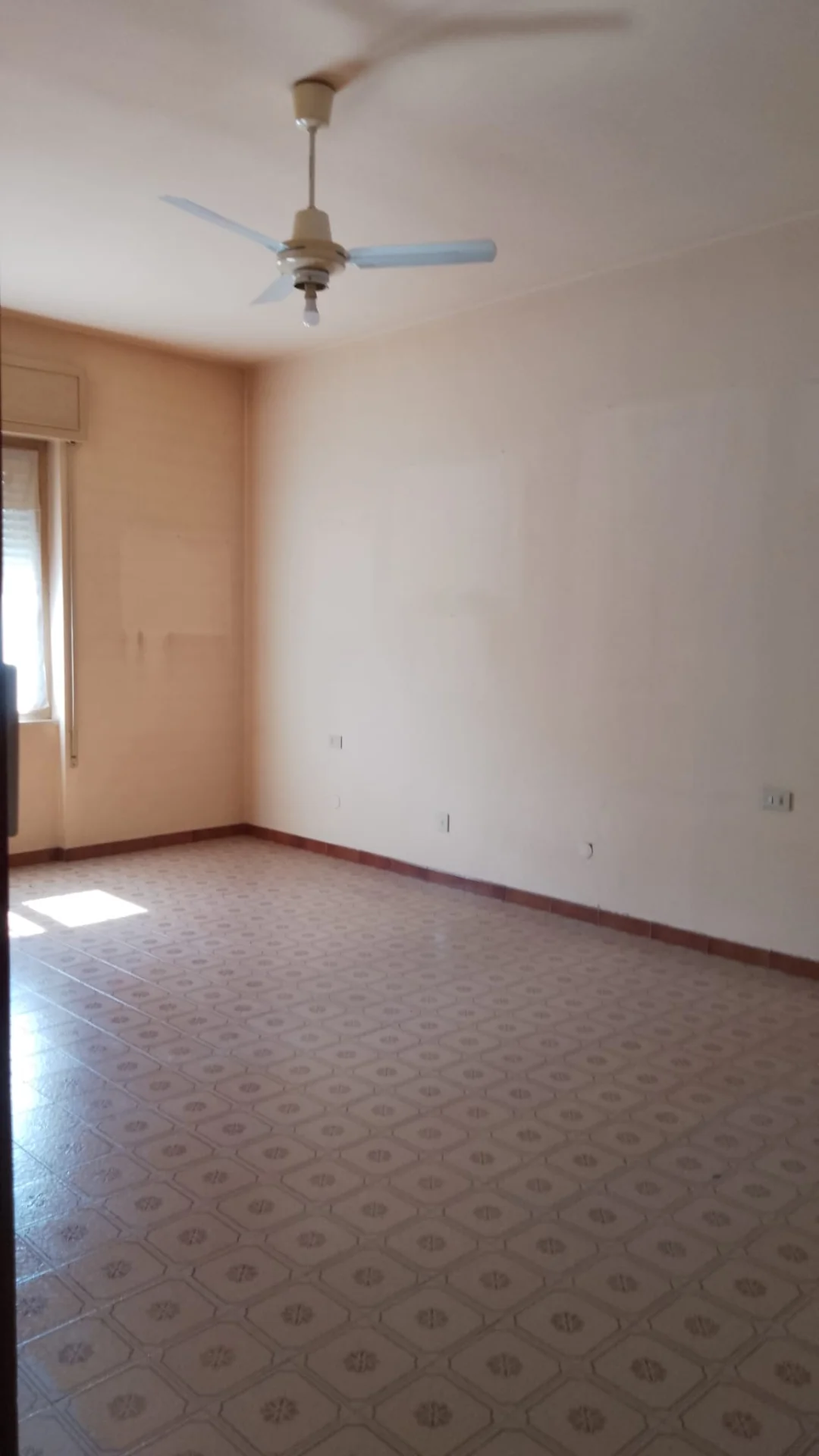 Ampio appartamento al piano terra con box e cantina – La Verza
