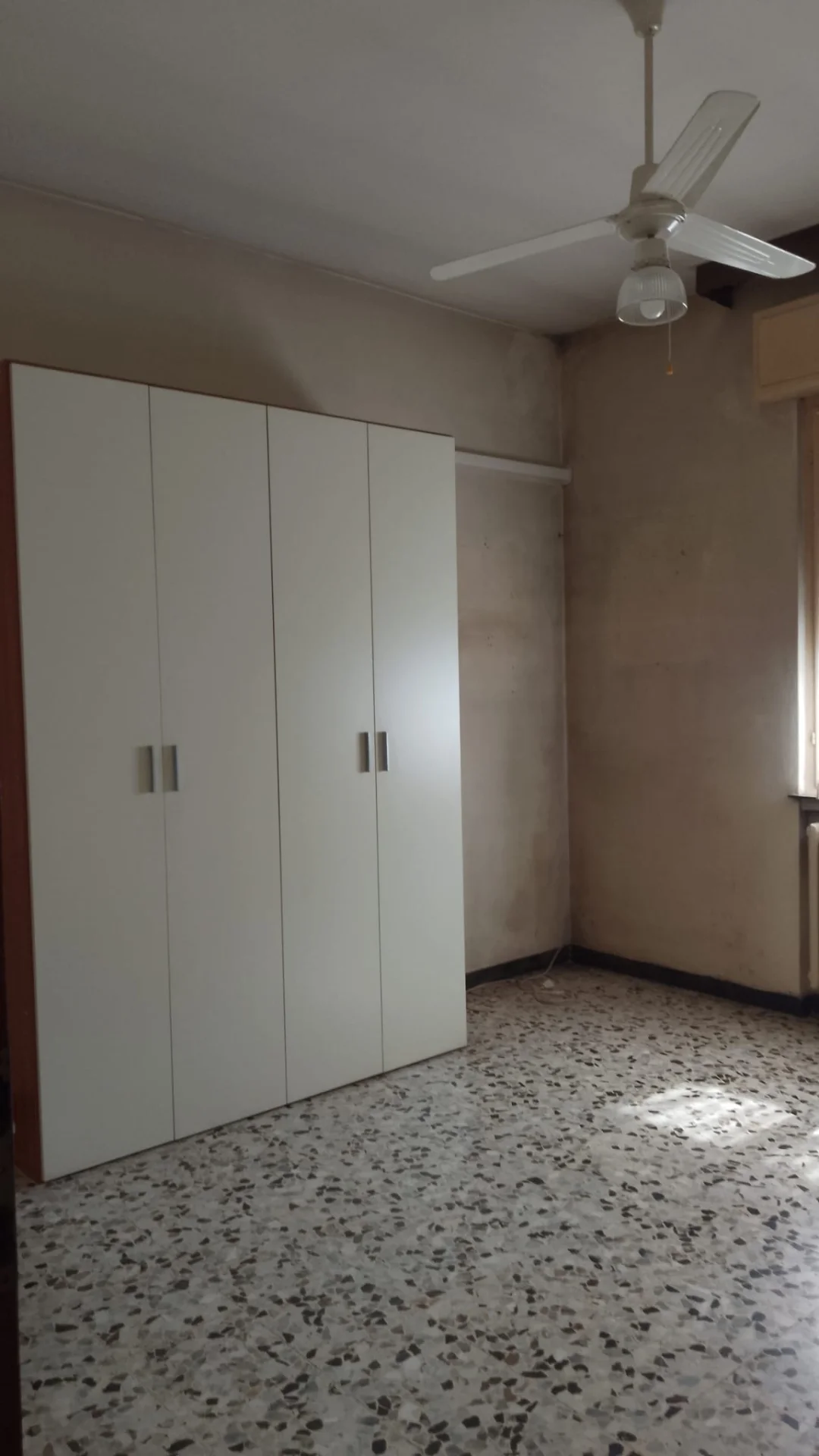 Ampio appartamento al piano terra con box e cantina – La Verza