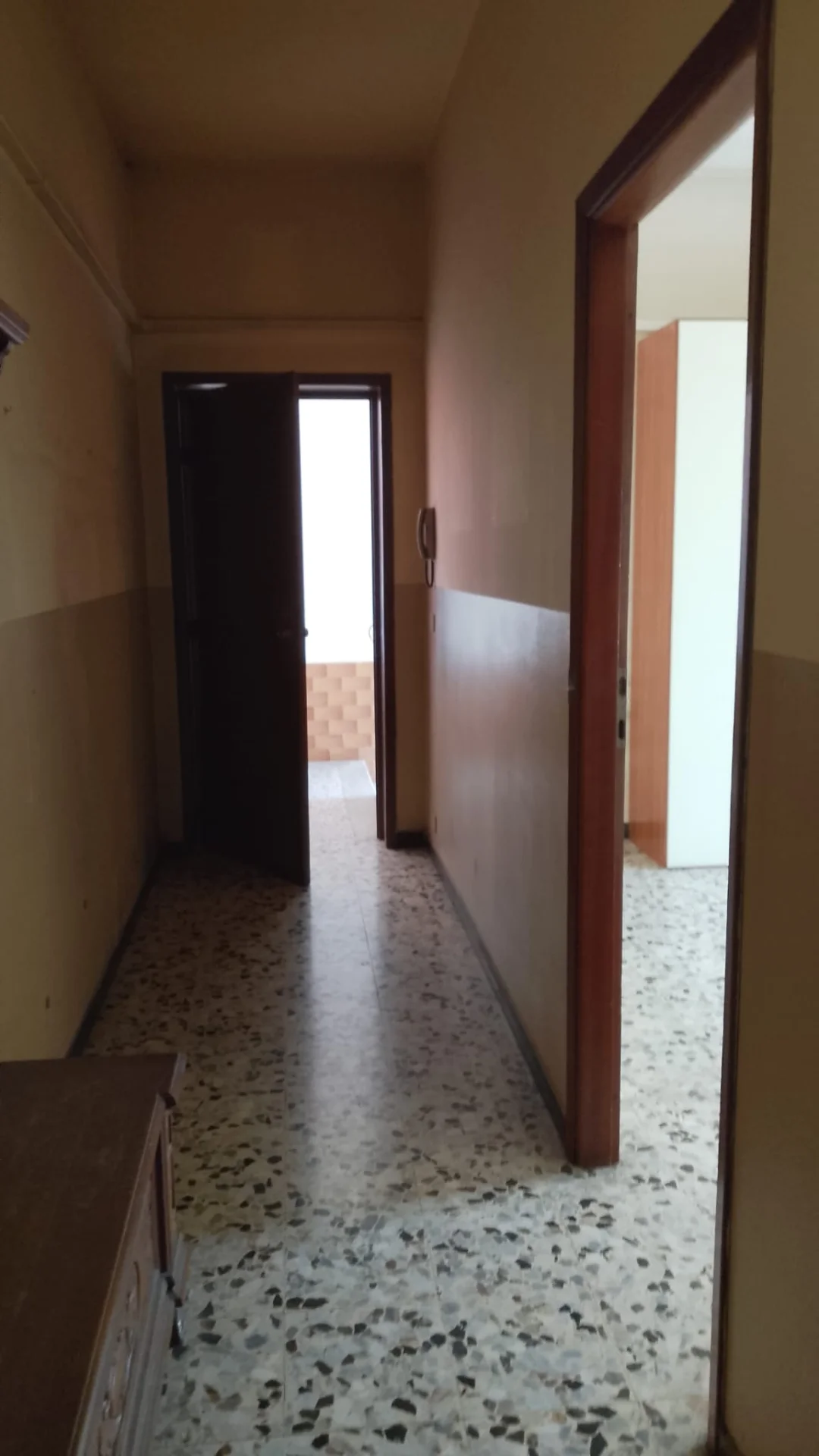 Ampio appartamento al piano terra con box e cantina – La Verza