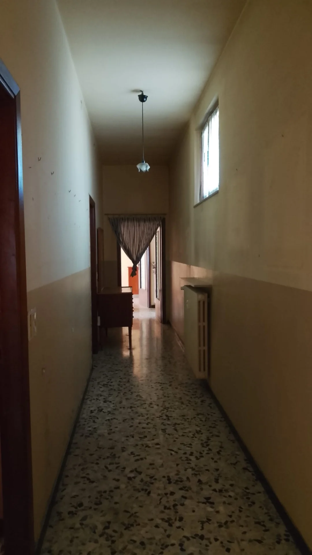 Ampio appartamento al piano terra con box e cantina – La Verza