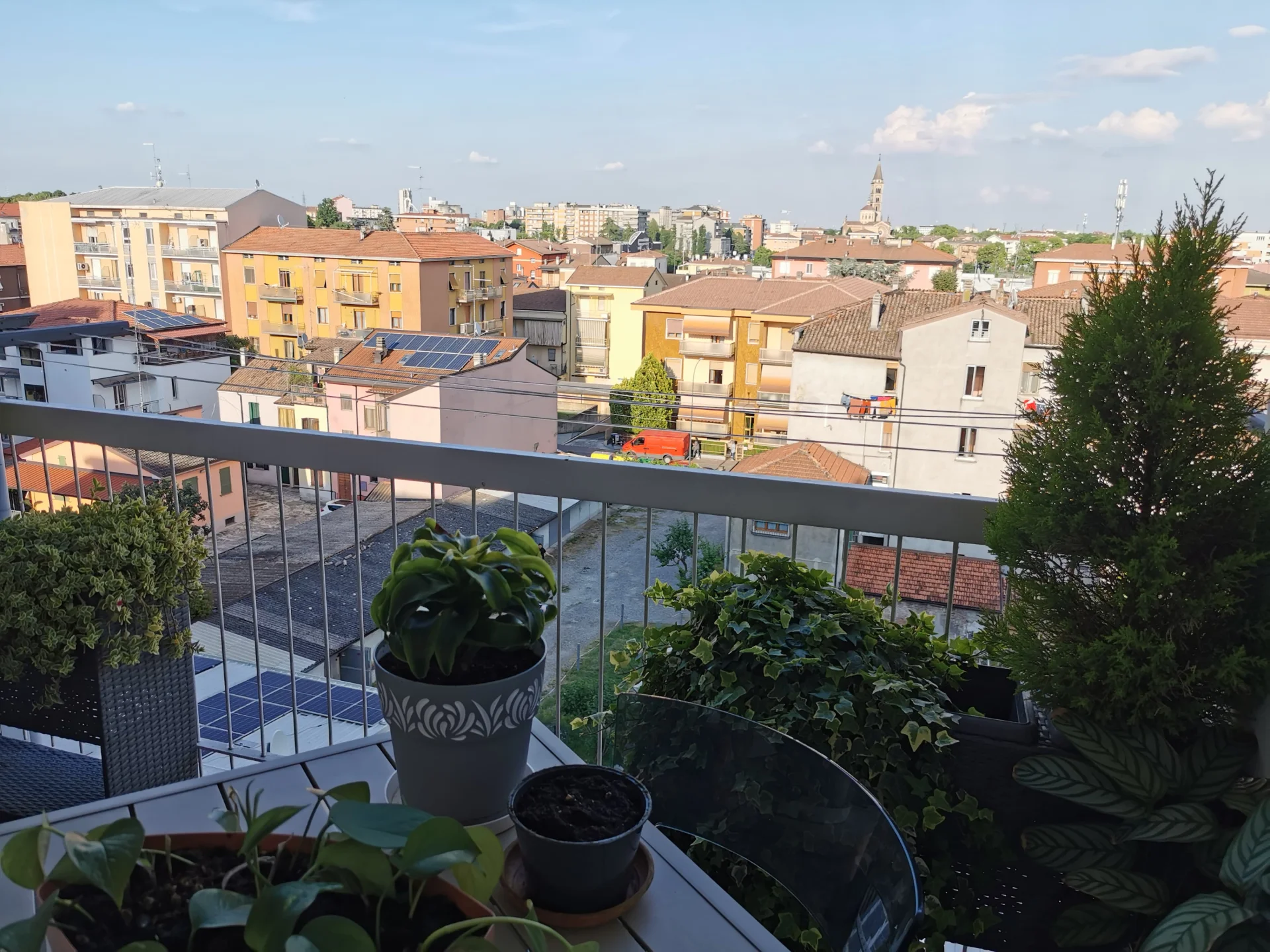 Bilocale luminoso ristrutturato con terrazza coperta panoramica