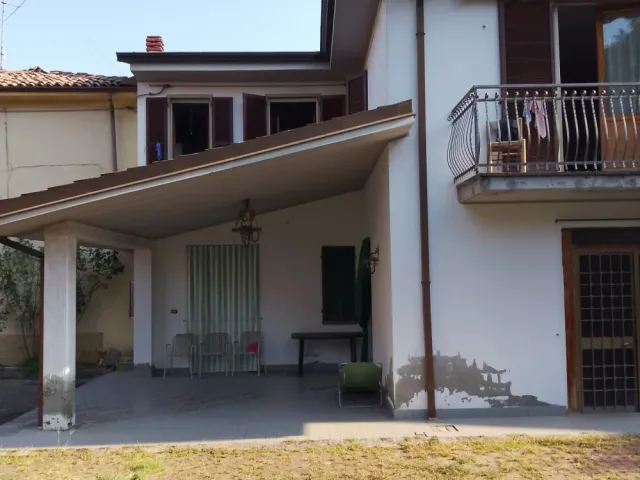 Val Trebbia. Casa con giardino